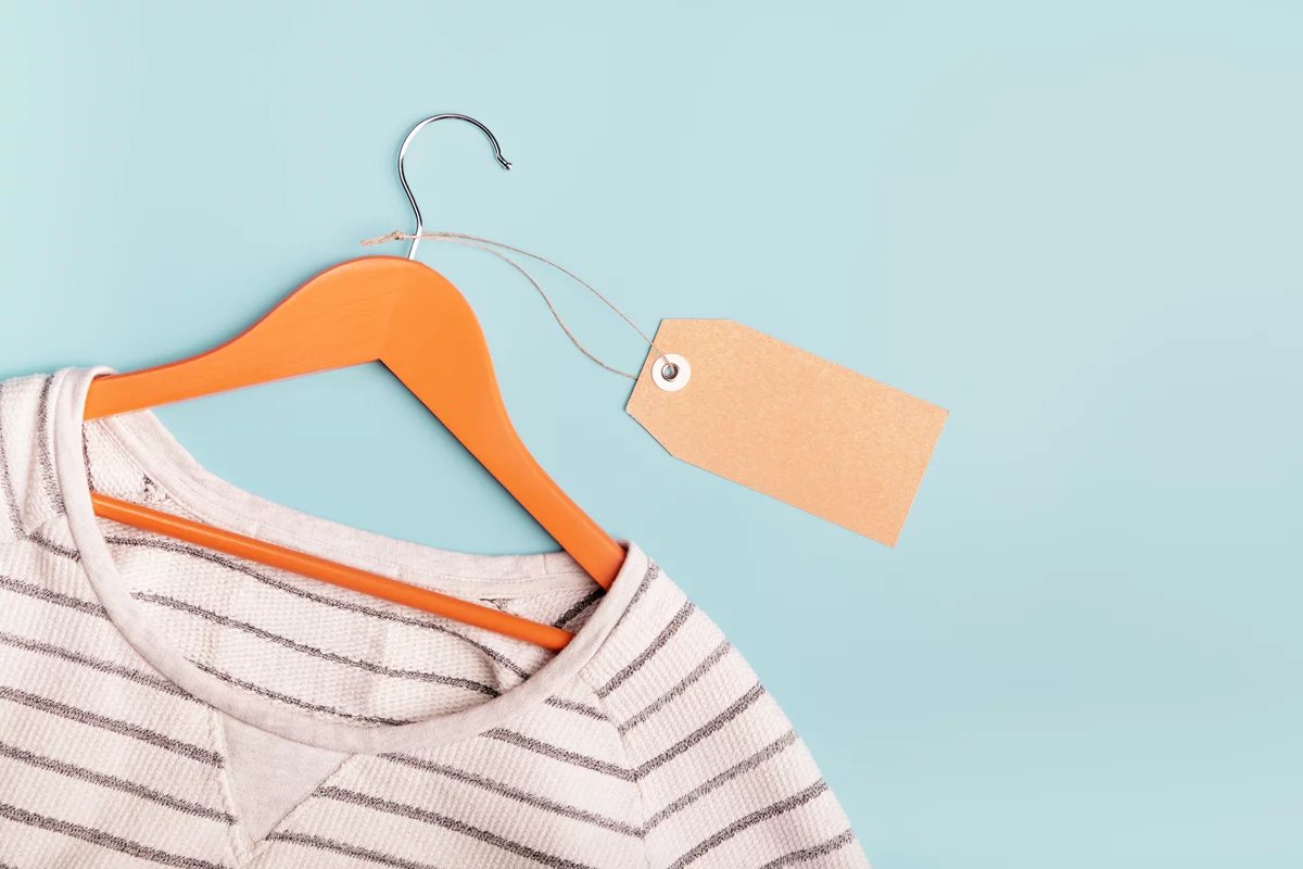 Offer 4 The photo shows a package with clothing in the category R.