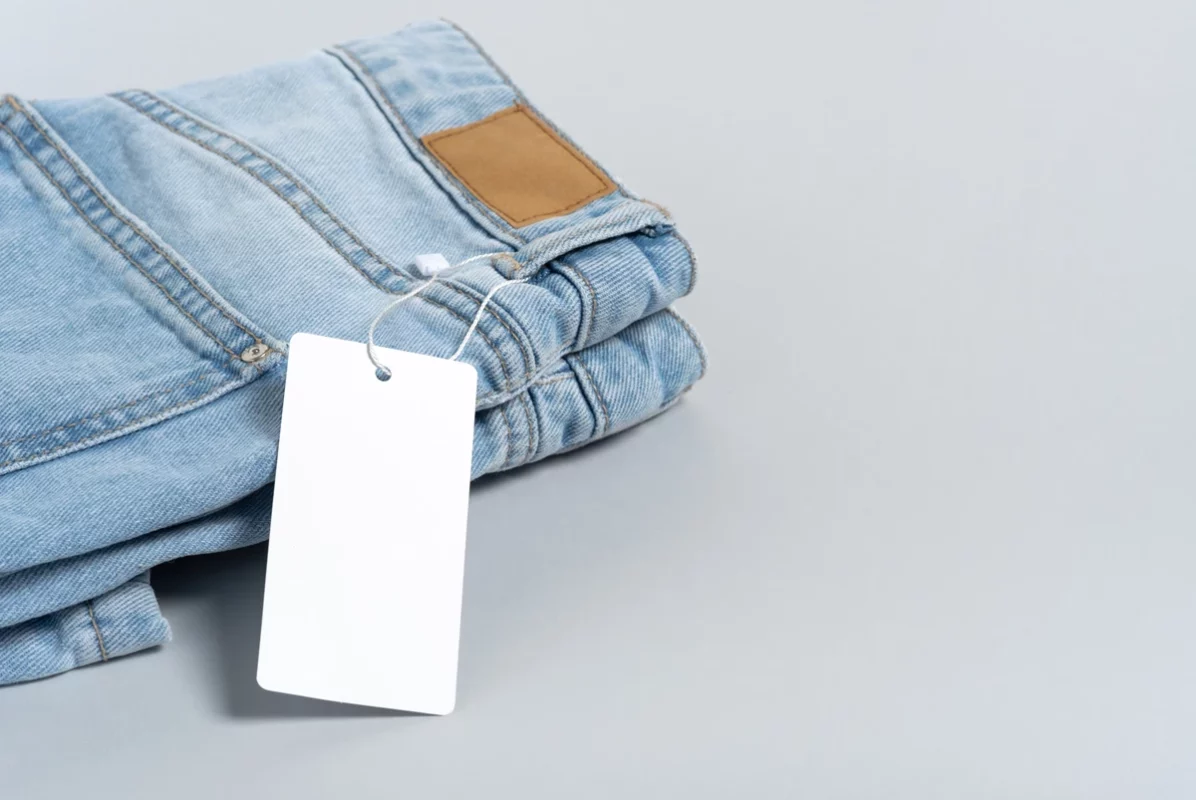 Offer 5 The photo shows a package with clothing in the category R.