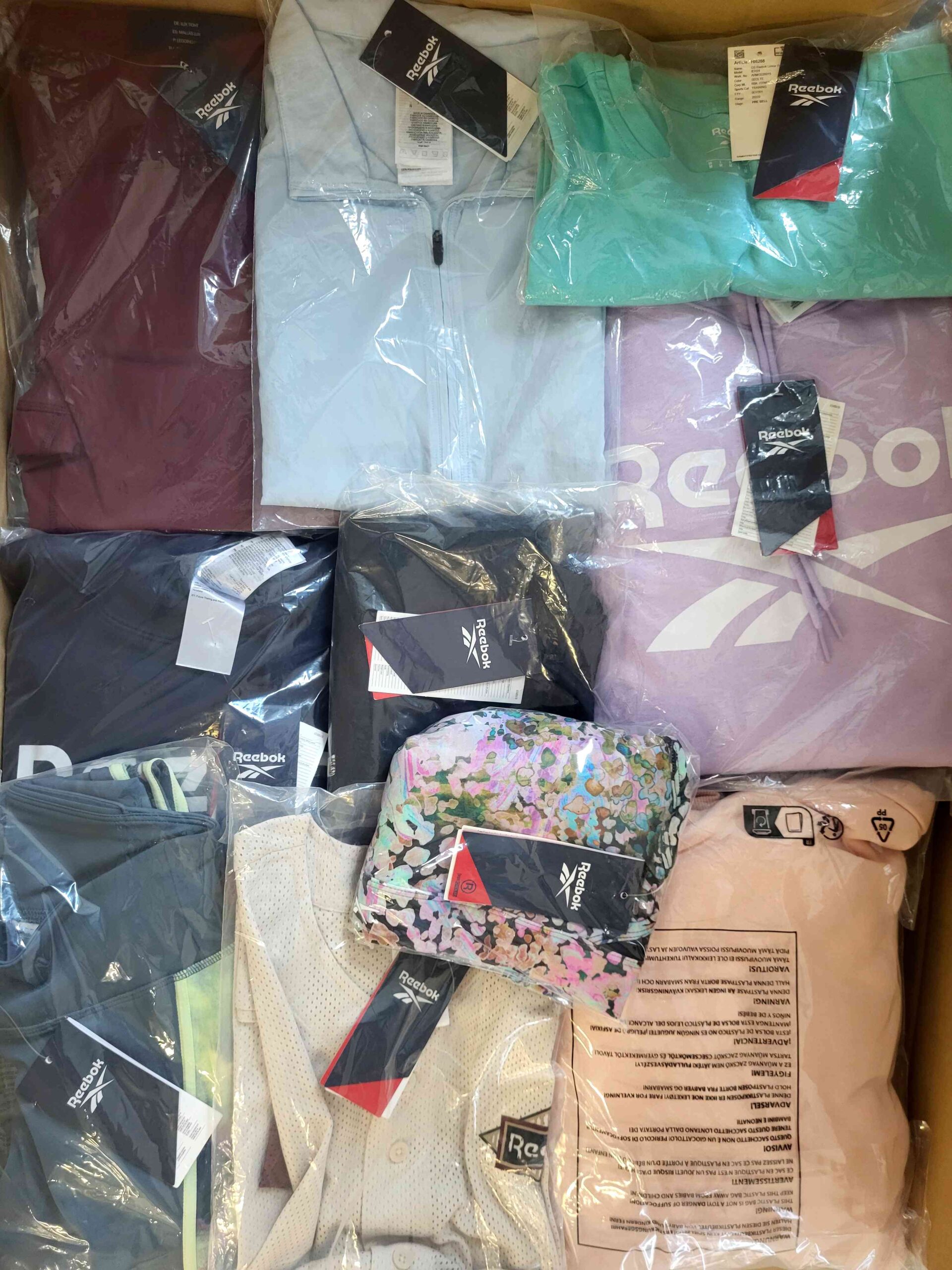 The photo shows a package with clothing in the category R.