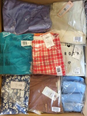 The photo shows a package with clothing in the category AR.