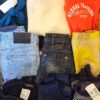 The photo shows a package with clothing in the category U.