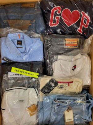 The photo shows a package with clothing in the category B.