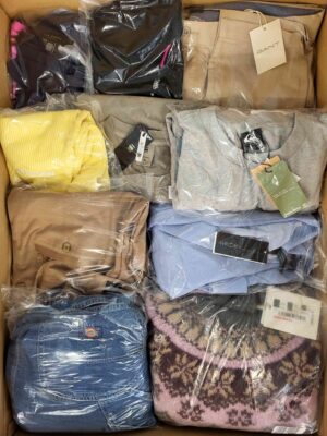 The photo shows a package with clothing in the category B.