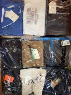 The photo shows a package with clothing in the category B.