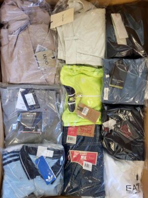 The photo shows a package with clothing in the category B.