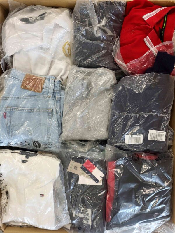 The photo shows a package with clothing in the category D.
