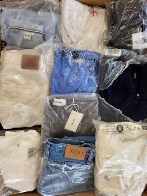 The photo shows a package with clothing in the category D.