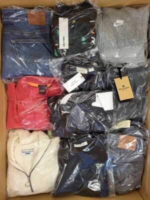 The photo shows a package with clothing in the category C.