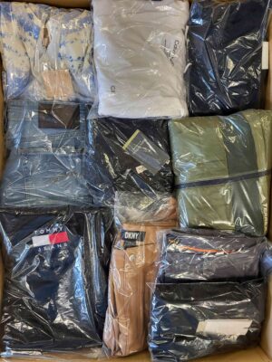 The photo shows a package with clothing in the category C.