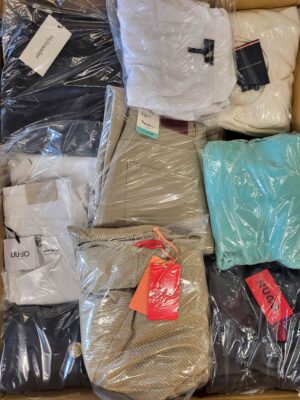 The photo shows a package with clothing in the category C.