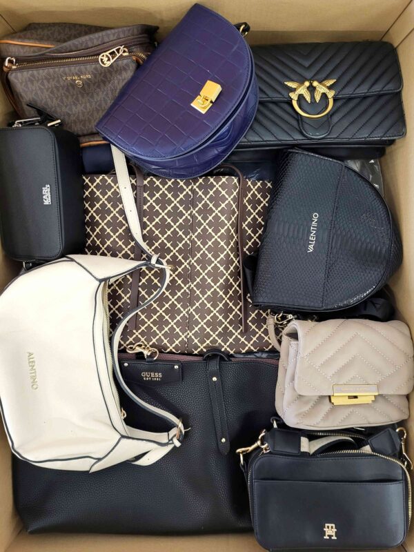 The picture shows a package with accessories in the category HC.