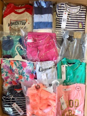 The photo shows a package with clothing in the category N.