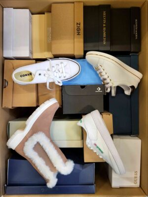 The photo shows a package with footwear in the category BS.