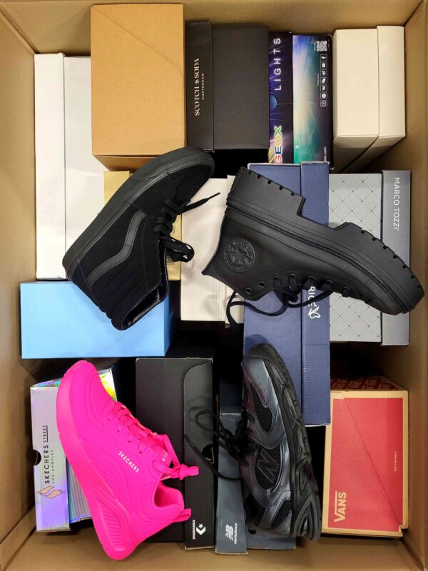 The photo shows a package with footwear in the category BS.