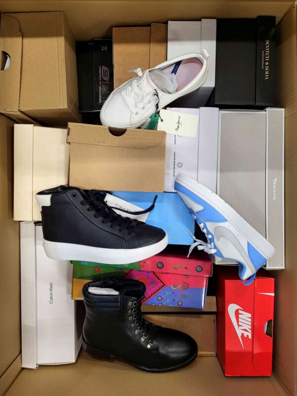 The photo shows a package with footwear in the category BS.