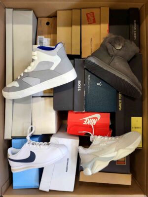 The photo shows a package with footwear in the category BS.