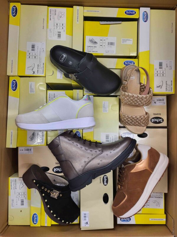 The photo shows a package with footwear in the category SM.