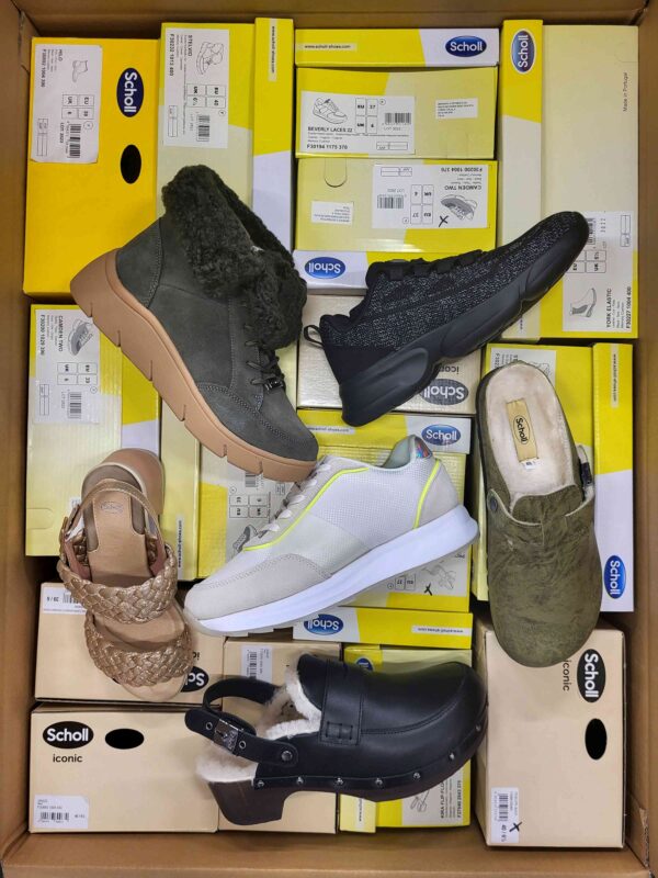 The photo shows a package with footwear in the category SM.