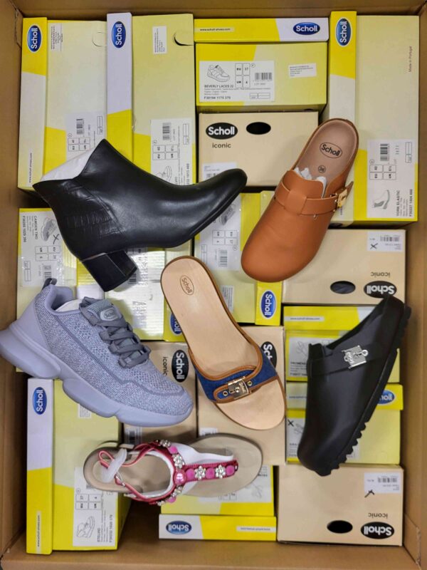 The photo shows a package with footwear in the category SM.