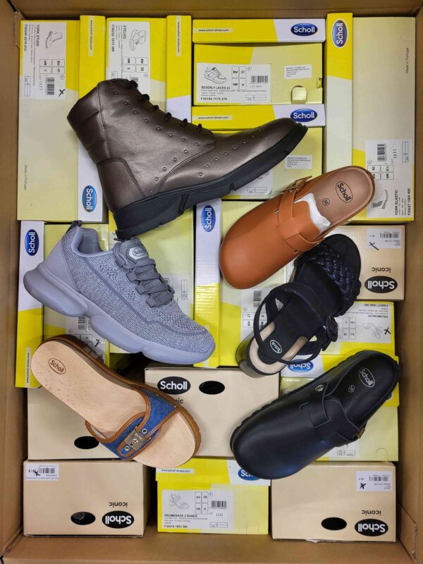 The photo shows a package with footwear in the category SM.