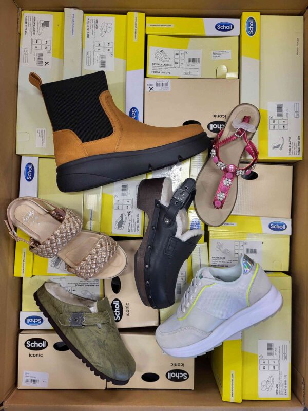 The photo shows a package with footwear in the category SM.