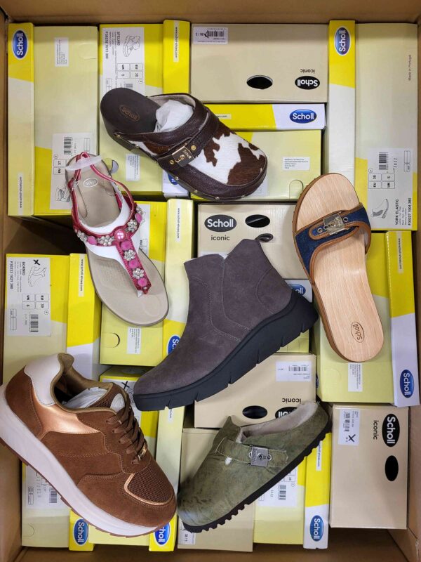 The photo shows a package with footwear in the category SM.