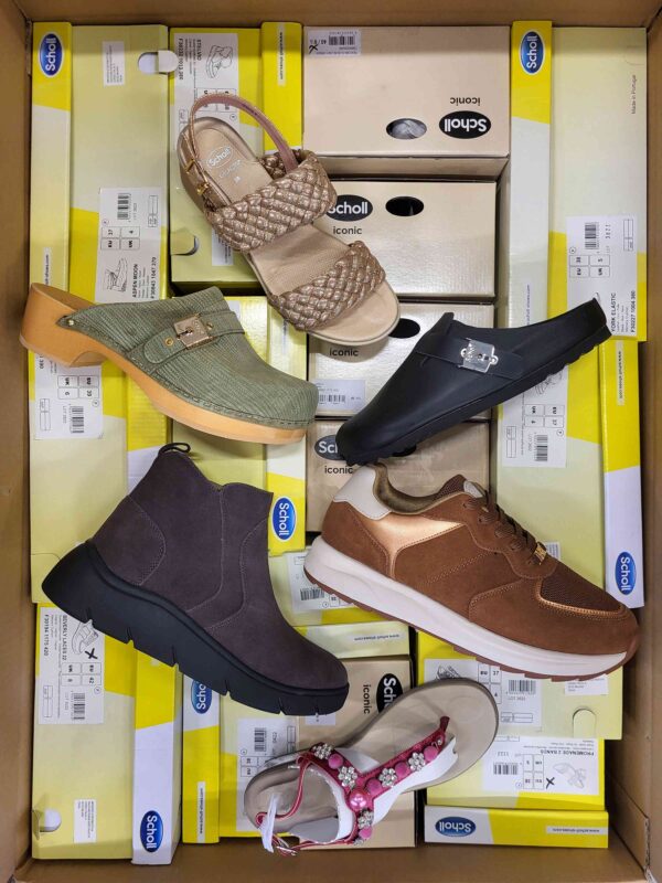 The photo shows a package with footwear in the category SM.