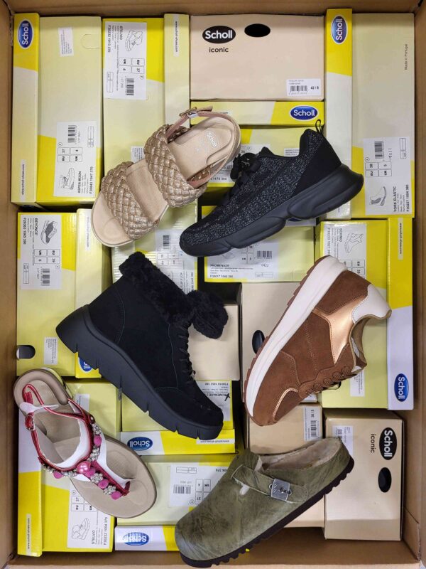 The photo shows a package with footwear in the category SM.