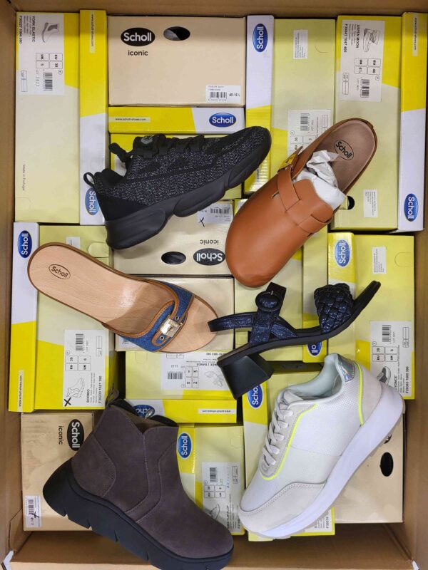 The photo shows a package with footwear in the category SM.