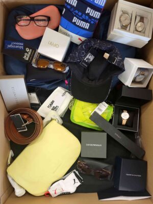 The picture shows a package with accessories in the category AA.