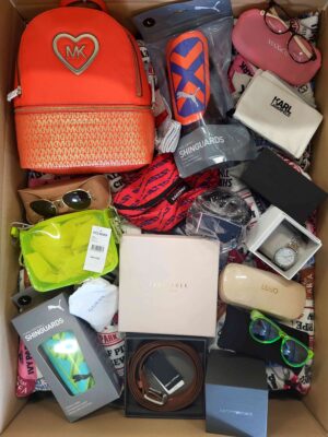 The picture shows a package with accessories in the category AA.