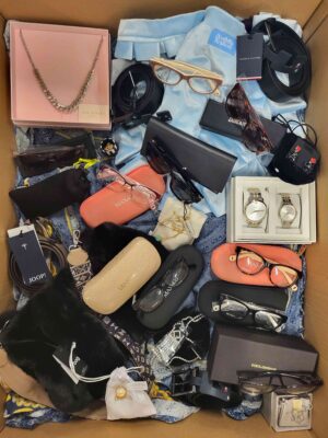 The picture shows a package with accessories in the category AA.