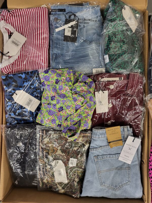 The photo shows a package with clothing in the category BB.