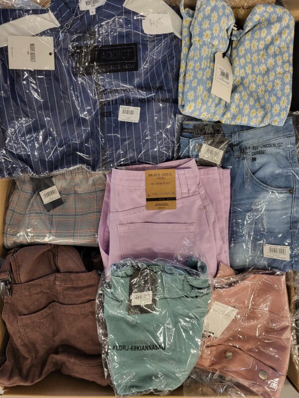 The photo shows a package with clothing in the category BB.