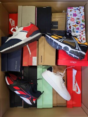 The photo shows a package with footwear in the category CS.
