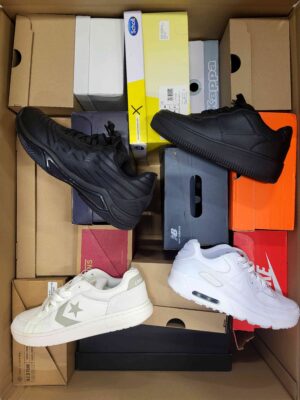 The photo shows a package with footwear in the category CS.