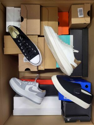 The photo shows a package with footwear in the category CS.