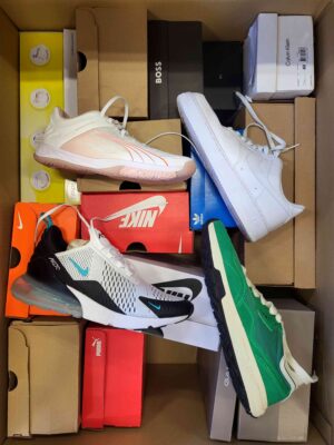 The photo shows a package with footwear in the category CS.