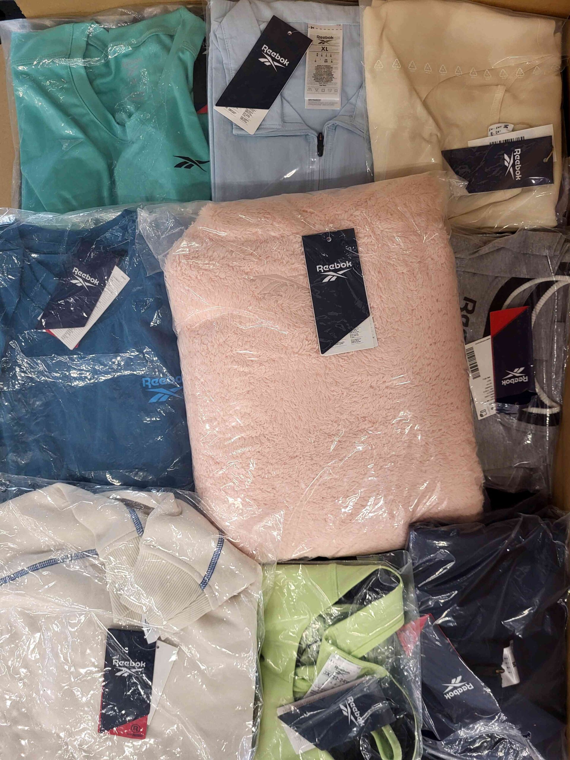 The photo shows a package with clothing in the category R.