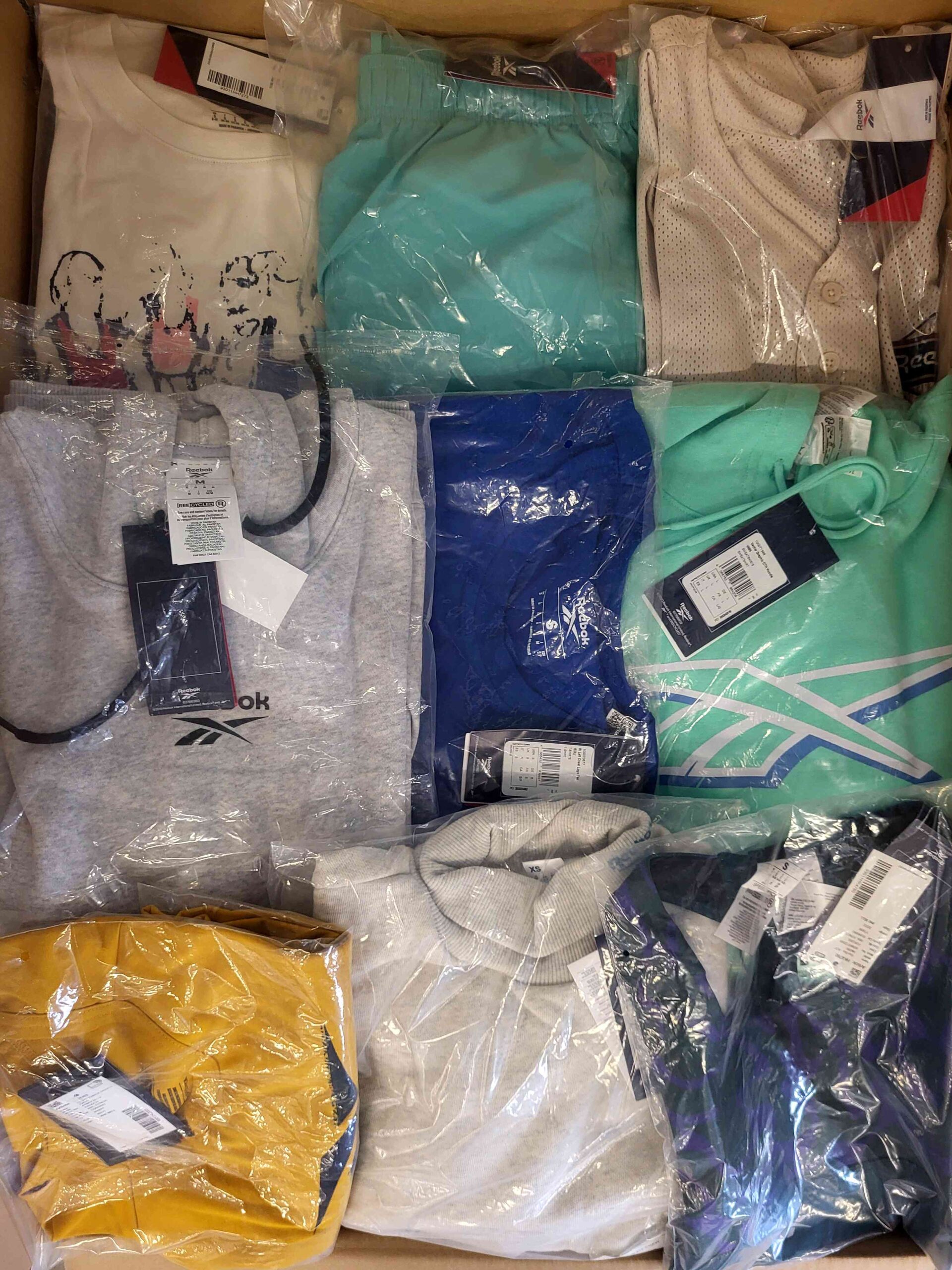 The photo shows a package with clothing in the category R.