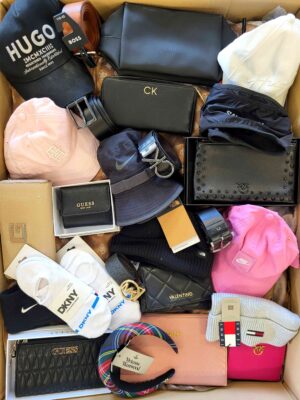 The picture shows a package with accessories in the category AC.