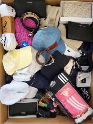 The picture shows a package with accessories in the category AC.