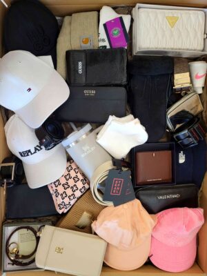 The picture shows a package with accessories in the category AC.