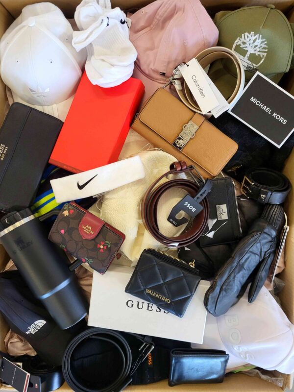 The picture shows a package with accessories in the category AC.