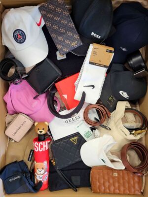 The picture shows a package with accessories in the category AC.