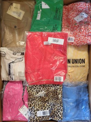 The photo shows a package with clothing in the category AR.
