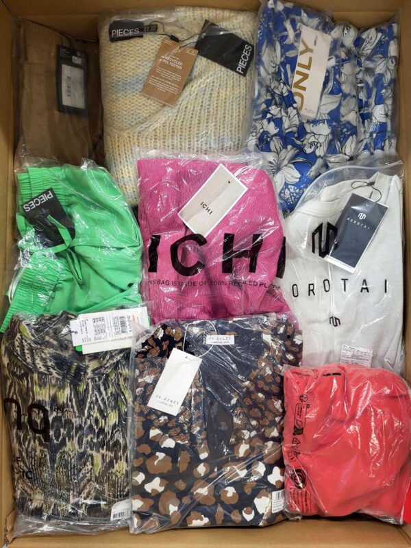 The photo shows a package with clothing in the category AR.
