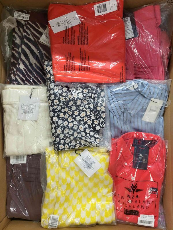 The photo shows a package with clothing in the category AR.