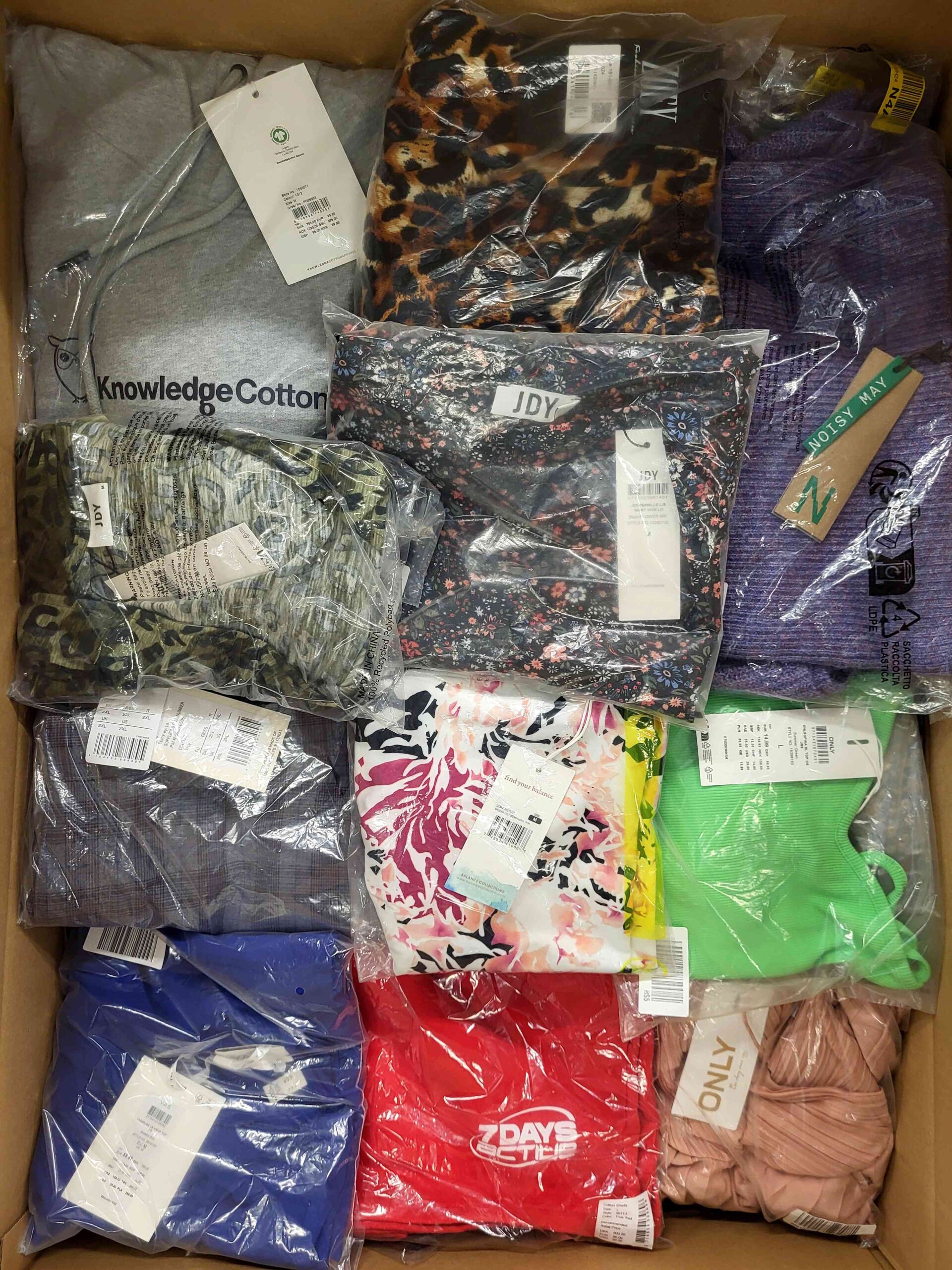 The photo shows a package with clothing in the category AR.