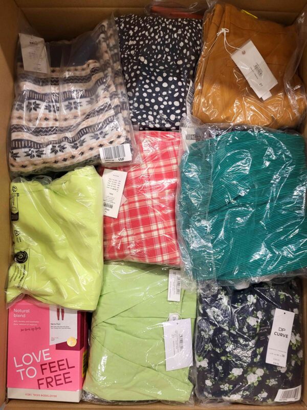 The photo shows a package with clothing in the category AR.